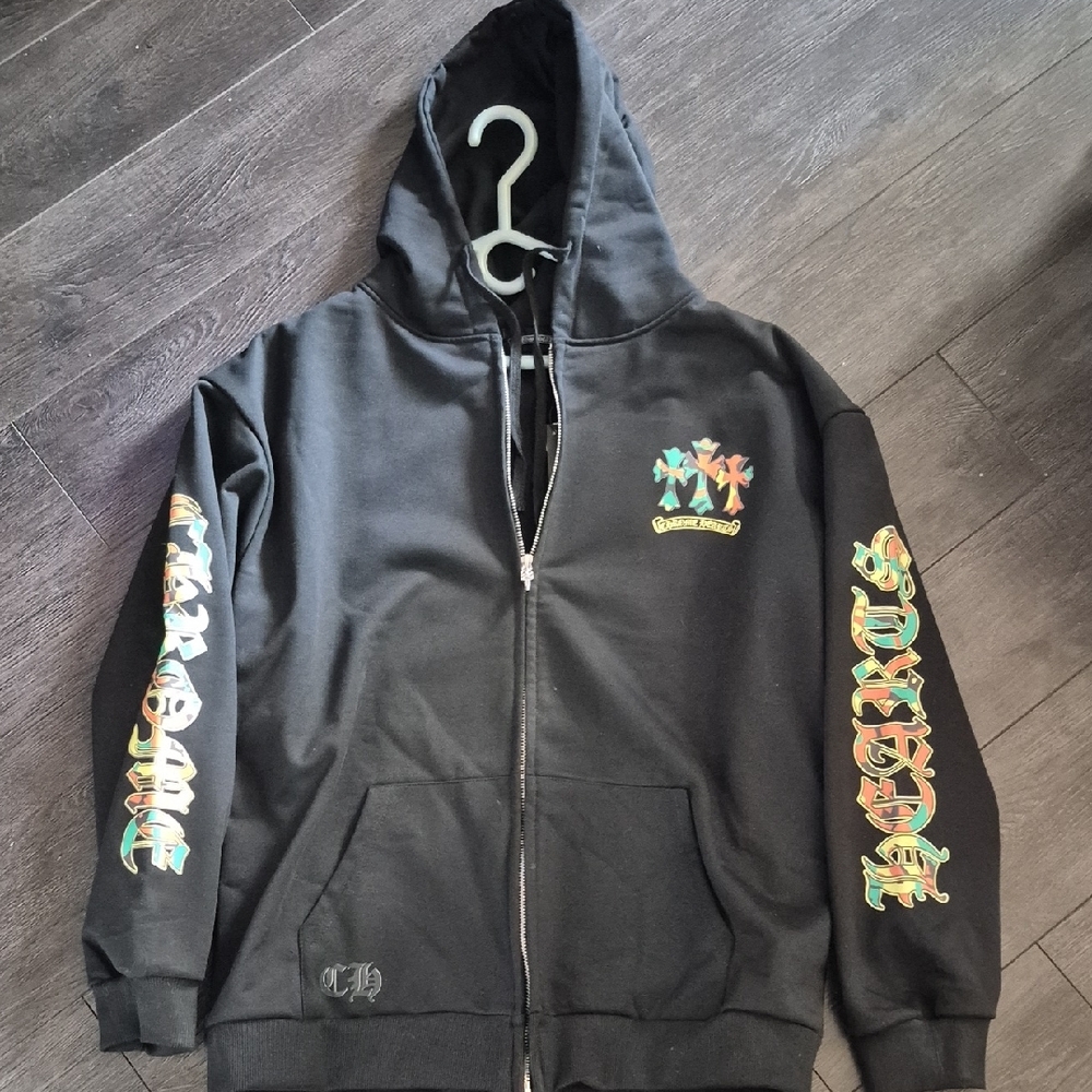 HIGH QUALITY HOODIE WITH CHROME HEARTS DECALS.